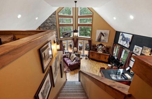 Mount Jackson House | Rustic A-Frame Chalet with Hot Tub & Scenic Views in Mount Jackson, Virginia