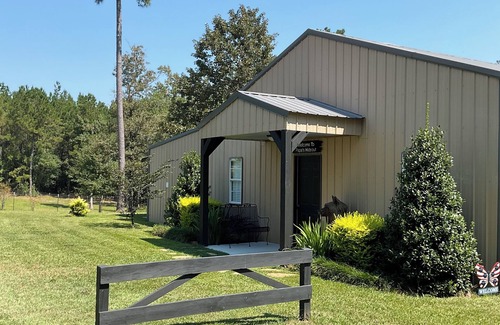 Neely Apartment | Rustic and cozy 2 bedroom apartment in charming Lucedale Ms, with WiFi,AC