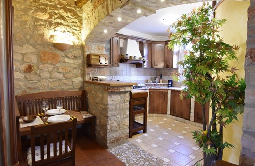 Umag Apartment | Rustic apartment in Umag, WiFi, air-conditioned, garden, parking, barbecue