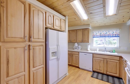 Golden Valley House | Rustic Bullhead City Retreat w/Porch & Views