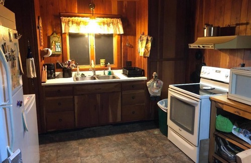 Nashville House | Rustic but comfortable private cabin in the woods