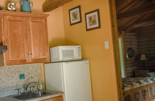 Sedona Cabin | Rustic Cabin for 2 in Oak Creek Cabin
