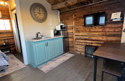 Richfield Cabin | Rustic Cabin in the City