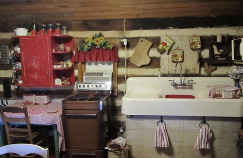 Smith River Cabin | Rustic Cabin in the valley near the Smith River. Pets Welcome!