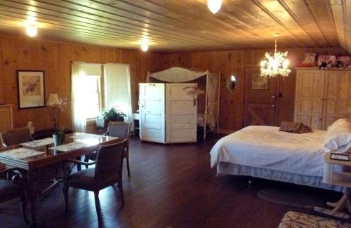 Prospect House | Rustic Cabin Rental in a Wild Meadow near Crater Lake National Park, Oregon