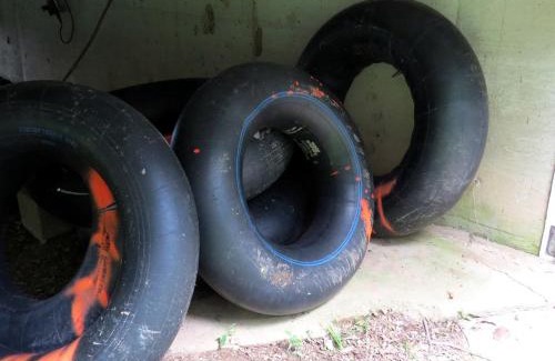 Miramiguoa Park House | Rustic Cabin Rental with a Wood-Burning Stove near Meramec State Park, Missouri