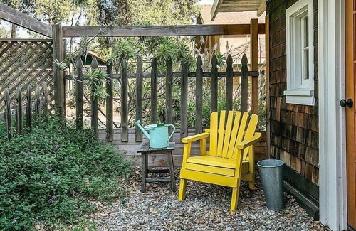 Sierra Madre Cottage | Rustic Canyon retreat