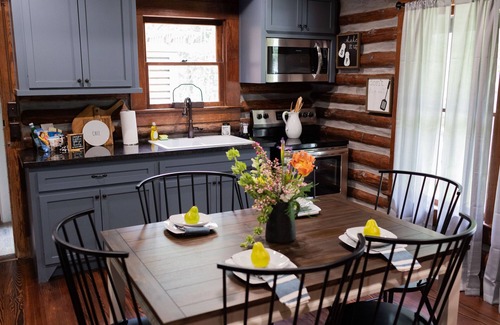 Livingston Cabin | Rustic Charm with Modern Amenities, Two Creeks Crossing Resort