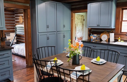 Livingston Cabin | Rustic Charm with Modern Amenities, Two Creeks Crossing Resort