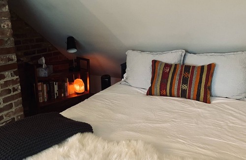Canterbury Apartment | Rustic Chic Stay