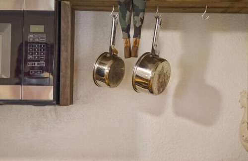 Central - Terry House | Rustic Cottage Cozy & Charming