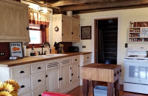 Tonasket House | Rustic Cozy Cabin In The Okanogan Highlands