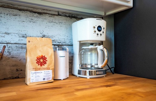 Mid America House | Rustic Farmhouse - Hot Tub - Bar - Fire pit