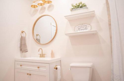 Kanab House | Rustic Gold Retreat