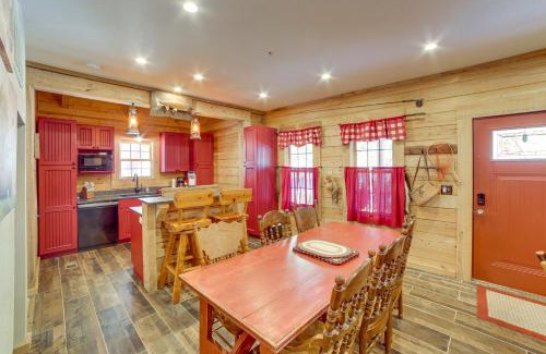 Hollister House | Rustic Hollister Cabin - 5 Mi to Downtown Branson