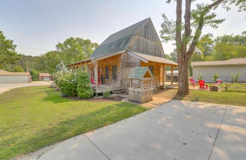 Hollister House | Rustic Hollister Cabin - 5 Mi to Downtown Branson