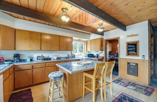 Chiloquin House | Rustic Home w/Deck & Grills on Williamson River!