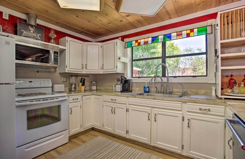 Custer County House | Rustic Home w/Patio, 1 Mi to Sunset Beach!