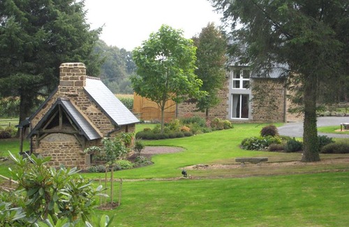 Le Grand-Celland Cottage | Rustic house for 6 in Le Grand-Celland, pets allowed