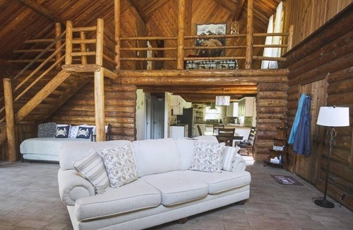 Brookings Cabin | Rustic Lodge - Rustic Cabin in the Mountains of Brookings
