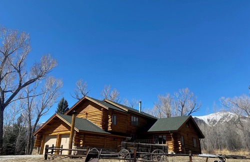 Buena Vista House | Rustic Log Cabin on 3 Elk Creek with views of the Collegiate Range