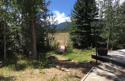Buena Vista House | Rustic Log Cabin on 3 Elk Creek with views of the Collegiate Range