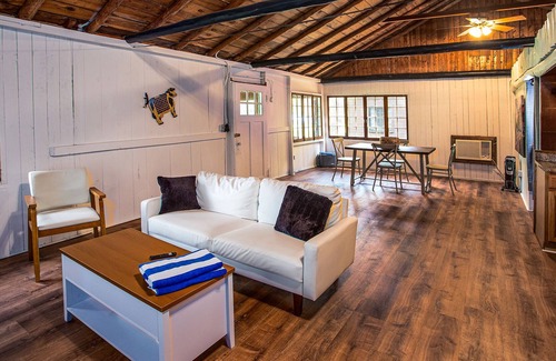 Applegate Cottage | Rustic Log Cottage - Steps to Onsite Beach + Amenities