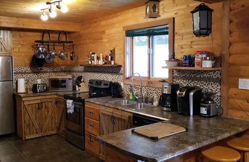 Woody Point House | Rustic Log Style Chalet in the Heart of Gros Morne National Park!