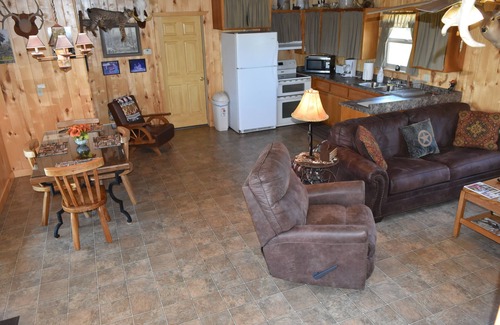Mason Cabin | Rustic Loyal Valley Private Guesthouse with Peace & Serenity Views
