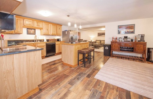 Huffman - O' Malley Apartment | Rustic Luxury with hot tub and spa room! Large 4 bedroom 2 bath, Sleeps 12!