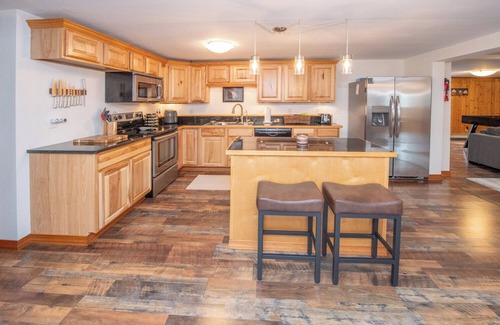 Huffman - O' Malley Apartment | Rustic Luxury with hot tub and spa room! Large 4 bedroom 2 bath, Sleeps 12!