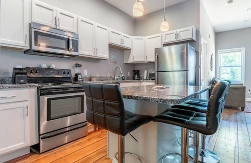 Old Orchard Beach Apartment | Rustic-Modern Barn Retreat Near OOB Beach & Pier