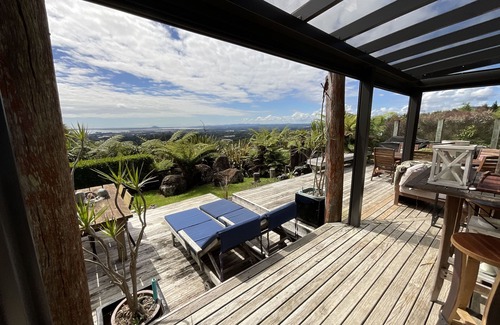 Katikati House | Rustic, private Home with an amazing view - surrounded by nature