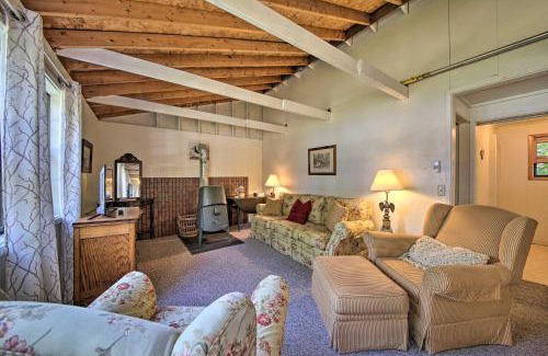 Appleton House | Rustic Retreat Across from Lake Family Friendly!