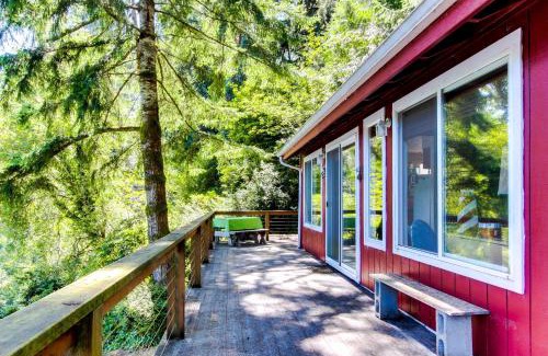Florence House | Rustic Retreat on Mercer Lake