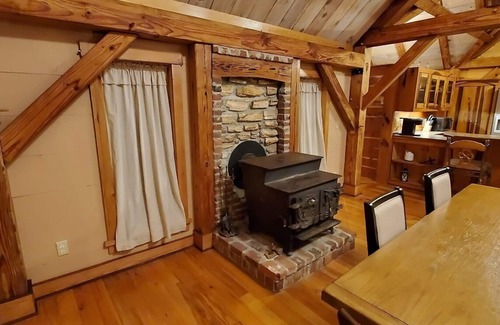 Lake Charles House | "Rustic Retreat" Timber Frame near Sam Houston Jones State Park & Casinos