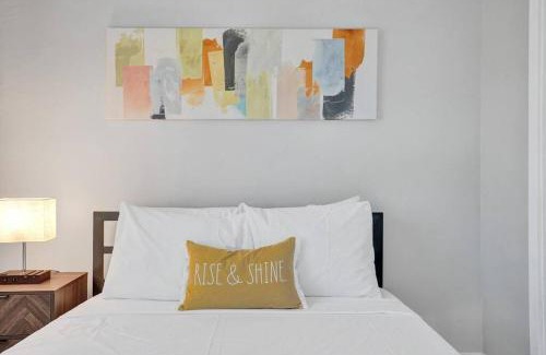 Poinciana Park Apartment | Rustic Retreats Cozy 1BR for 2 guests minutes from Las Olas