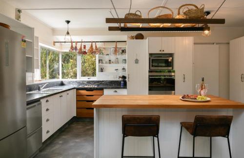 Hawke's Bay Region House | Rustic Rural Retreat