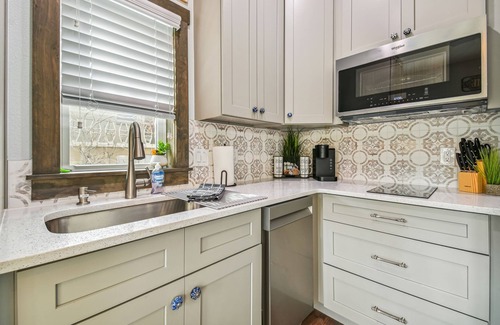 Dunedin House | Rustic Tiny Home on Pinellas Trail w/Heated Pool