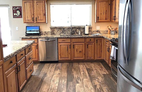 Ponderosa Trails House | Rustic Topaz Cabin Retreat - Grand Canyon, Snowbowl, Sedona