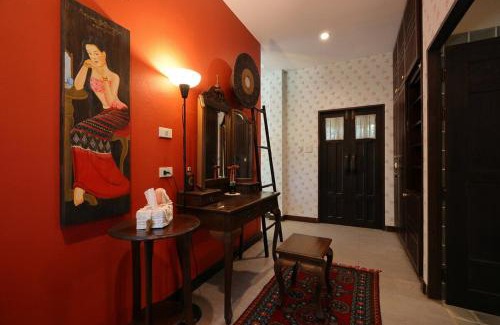 Saraphi House | Rustic Tropical Residence