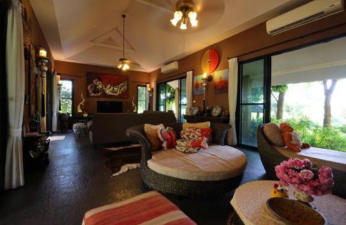 Saraphi House | Rustic Tropical Residence