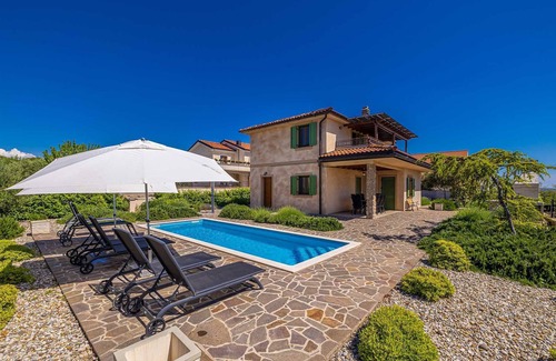 Milohnici House | Rustic Villa BELLAMARE with pool