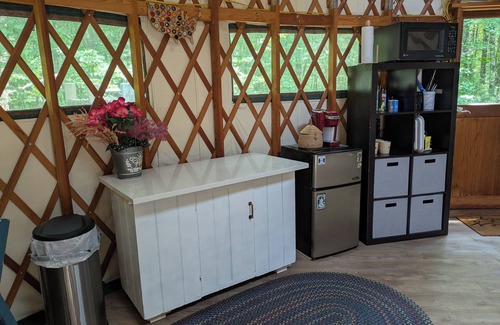 Kennebunk Cottage | Rustic Yurt with Modern Amenities Close to Beaches