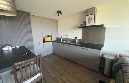 Municipality of Velsen Condo | Rustig Appartement met Uitzicht op zee