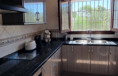 Los Alias Cottage | Rustig Landelijk Verblijf, Dicht bij de Zee, Nieuw Privézwembad, Bergzicht