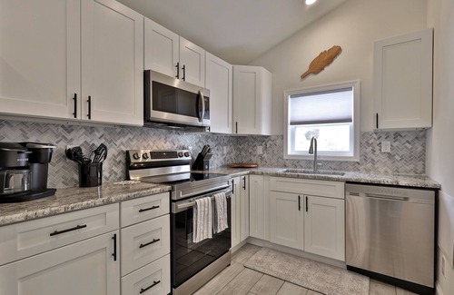 East Haven  Rutland County House | Rutland's Hidden Gem: 2 Br/1ba Renovated Home Close To Everything 2 Bedroom Home