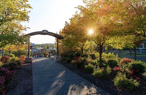 Southwest Bend RV Rental | RV Parking in Bend, near Mt Bachelor and amenities