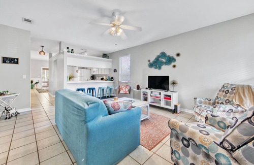 Gulfview Heights House | 🤩 RV Parking |*Restaurants*| Walk to beach | SEPT/OCT. SAVE $$$ Pet Friendly