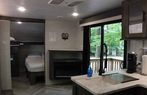 Empire RV Rental | RV Rental #14 Sleeps 6 people